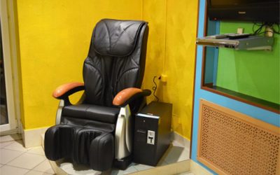 массажные кресла в банном комплексе